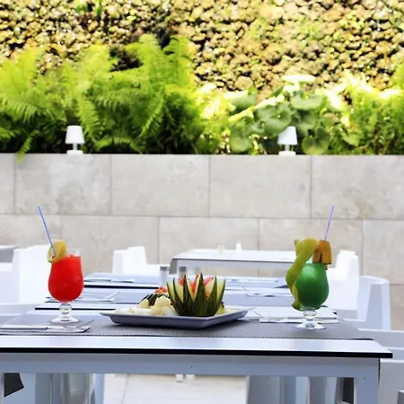 Lb Deluxe Sea View Room/half Board,wifi, Beach 아파트