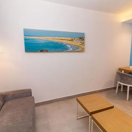 Lb Deluxe Sea View Room/half Board,wifi, Beach Apartment